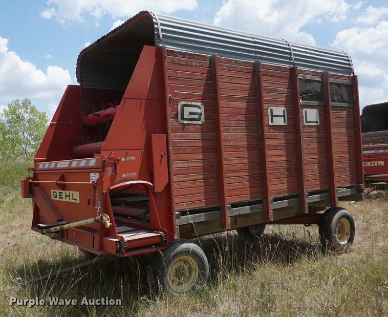 image for item DD7751 Gehl BU910 silage wagon