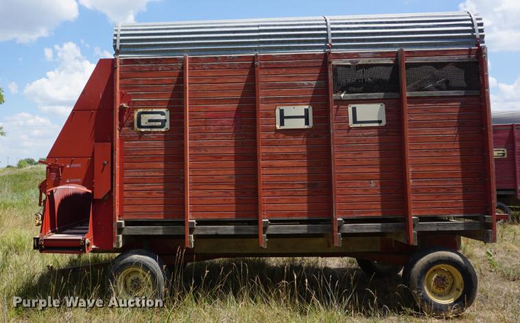 image for item DD7751 Gehl BU910 silage wagon