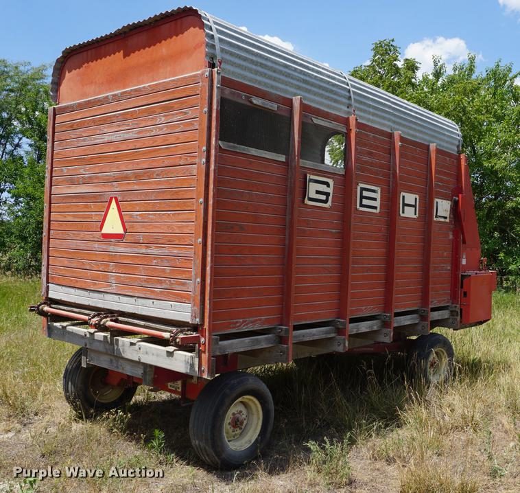 image for item DD7751 Gehl BU910 silage wagon