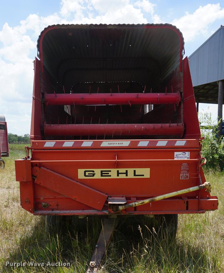 image for item DD7751 Gehl BU910 silage wagon