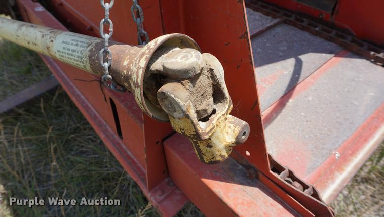 image for item DD7751 Gehl BU910 silage wagon