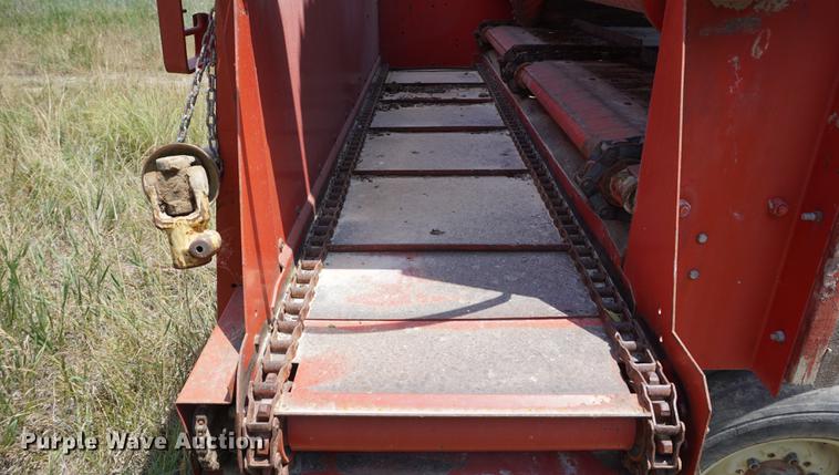 image for item DD7751 Gehl BU910 silage wagon