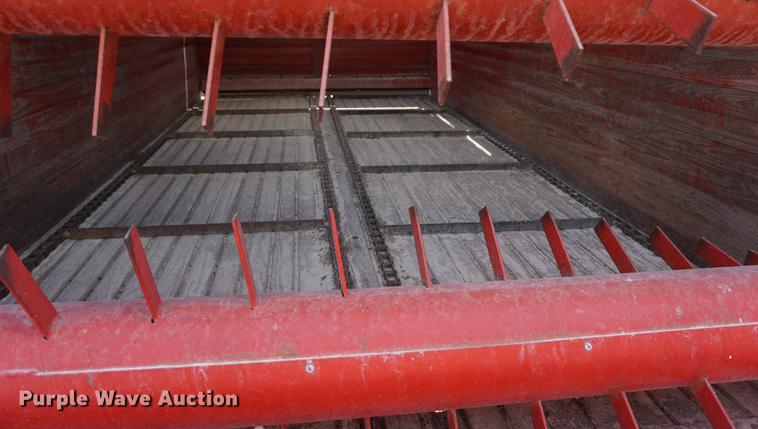 image for item DD7751 Gehl BU910 silage wagon