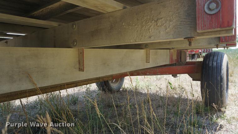 image for item DD7751 Gehl BU910 silage wagon