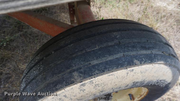 image for item DD7751 Gehl BU910 silage wagon