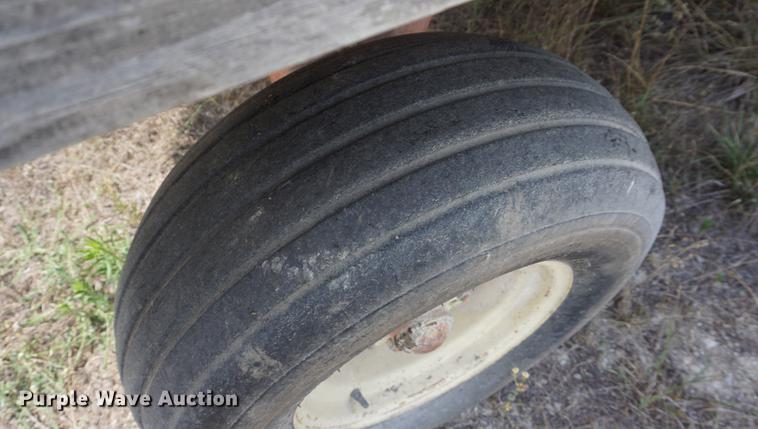 image for item DD7751 Gehl BU910 silage wagon