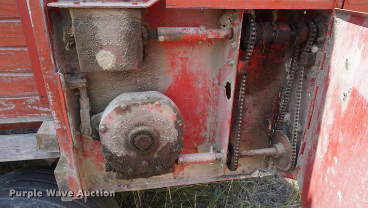 image for item DD7751 Gehl BU910 silage wagon