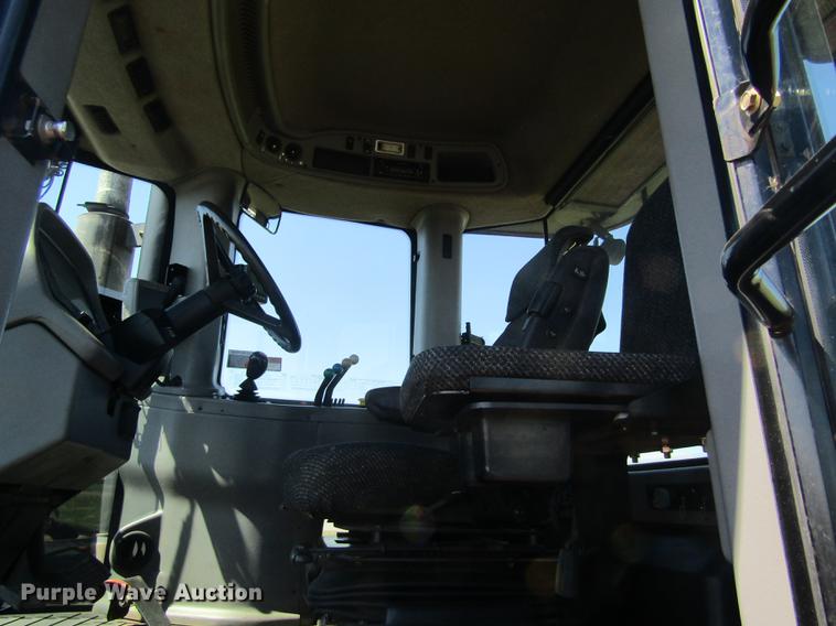 image for item DD8828 2011 Versatile 375 4WD tractor