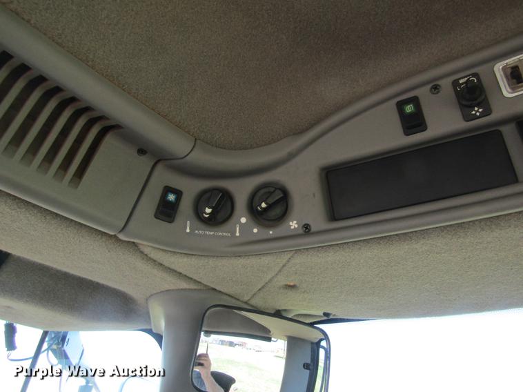 image for item DD8828 2011 Versatile 375 4WD tractor