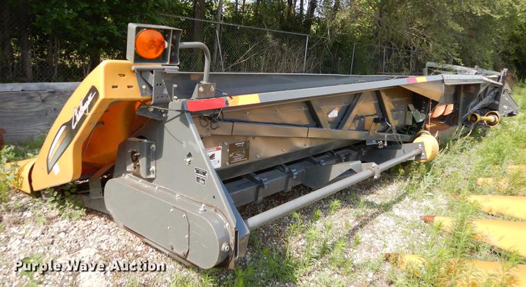 image for item DE1792 2012 Challenger CH1230 corn head