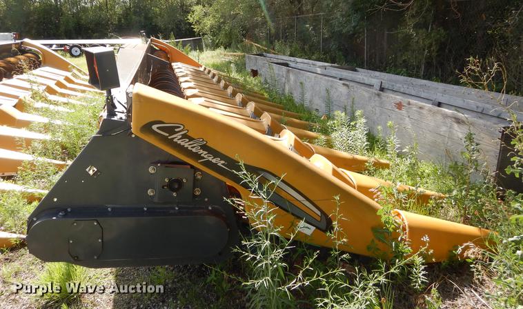 image for item DE1792 2012 Challenger CH1230 corn head