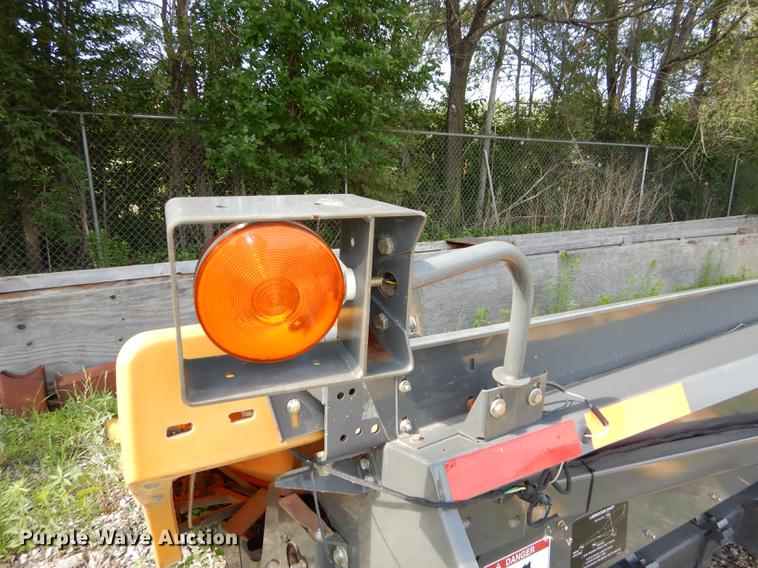 image for item DE1792 2012 Challenger CH1230 corn head