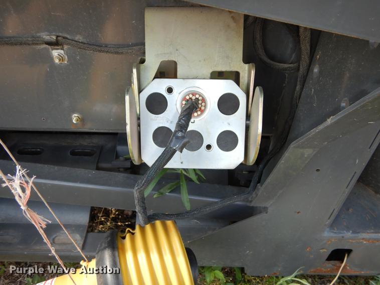 image for item DE1792 2012 Challenger CH1230 corn head