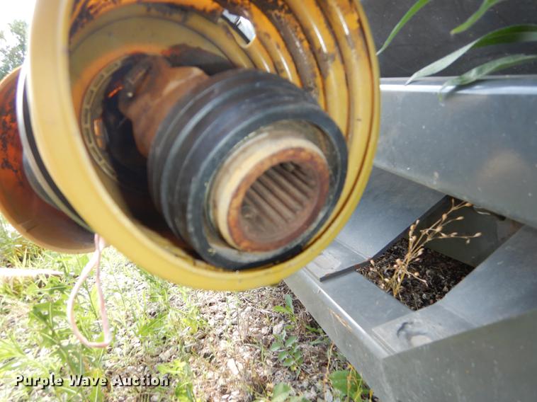 image for item DE1792 2012 Challenger CH1230 corn head