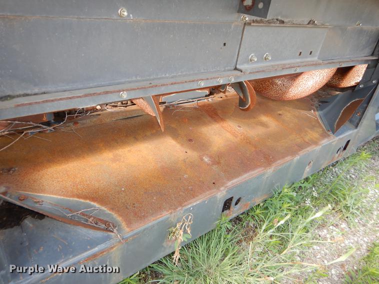 image for item DE1792 2012 Challenger CH1230 corn head