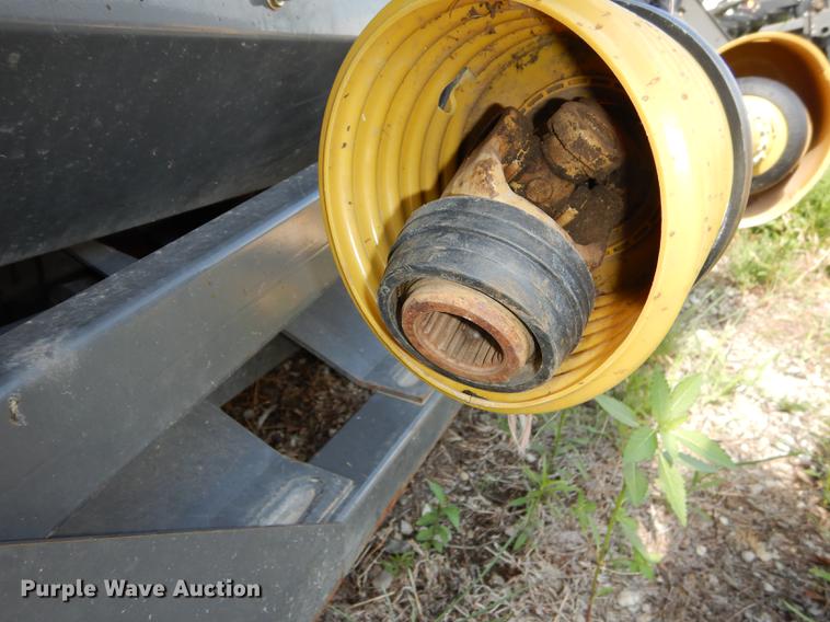 image for item DE1792 2012 Challenger CH1230 corn head