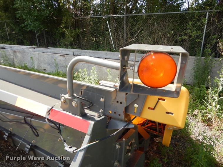 image for item DE1792 2012 Challenger CH1230 corn head