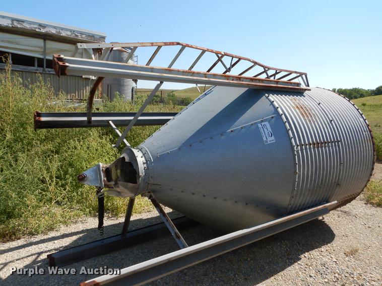 (2) Chore Time feed bins in Junction City, KS Item DE1824 sold