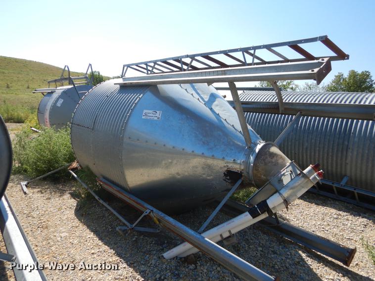 (2) Chore Time feed bins in Junction City, KS Item DE1825 sold