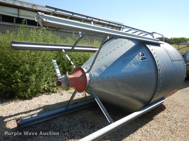 (2) Chore Time feed bins in Junction City, KS Item DE1825 sold