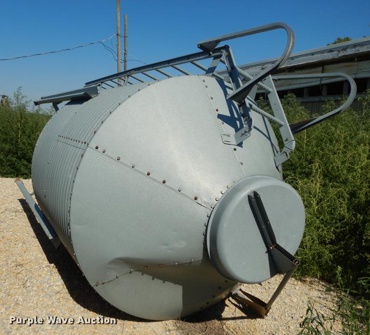 (2) Chore Time feed bins in Junction City, KS Item DE1825 sold