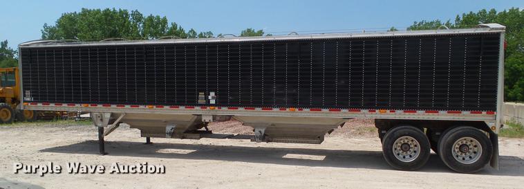 image for item DZ9347 2015 Wilson DWH 550B double hopper grain trailer