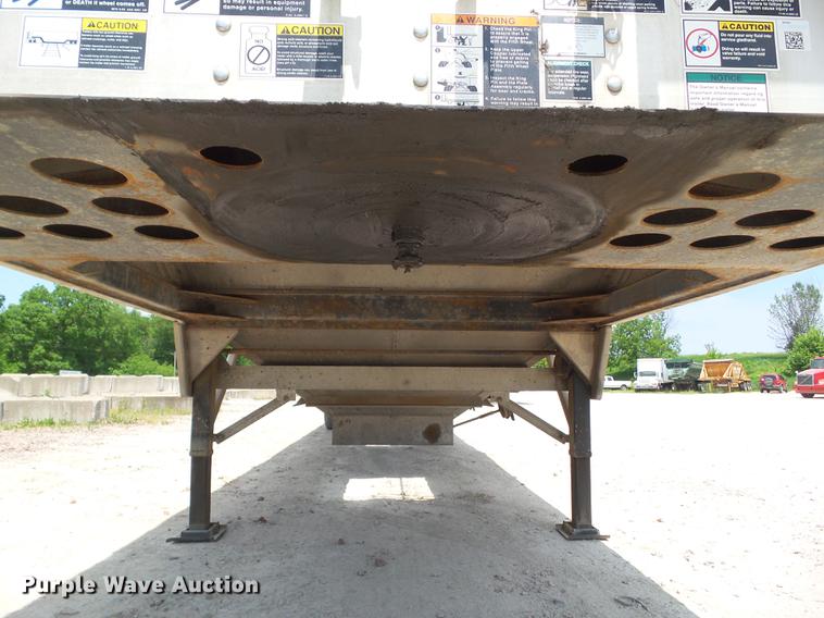 image for item DZ9347 2015 Wilson DWH 550B double hopper grain trailer