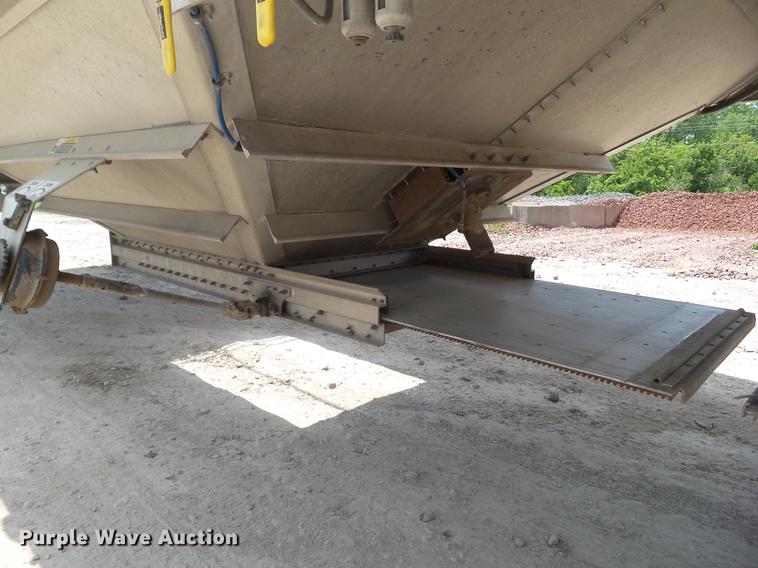 image for item DZ9347 2015 Wilson DWH 550B double hopper grain trailer
