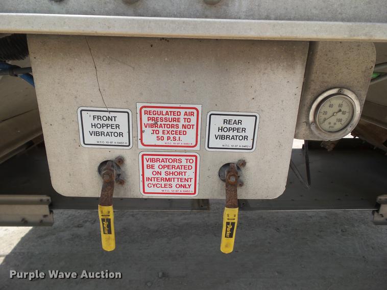 image for item DZ9347 2015 Wilson DWH 550B double hopper grain trailer