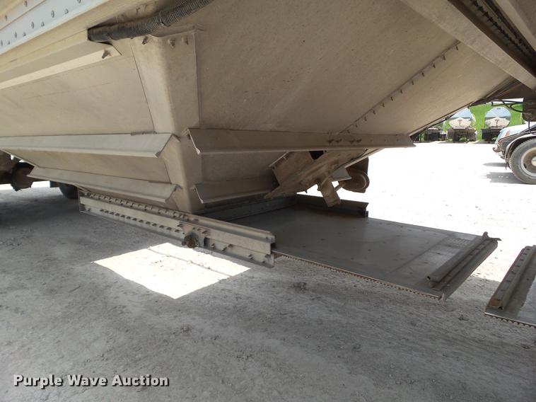 image for item DZ9347 2015 Wilson DWH 550B double hopper grain trailer