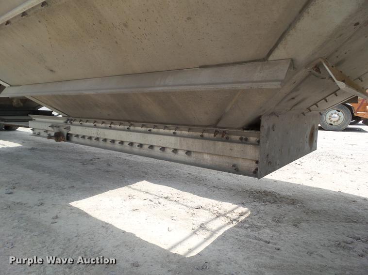 image for item DZ9347 2015 Wilson DWH 550B double hopper grain trailer