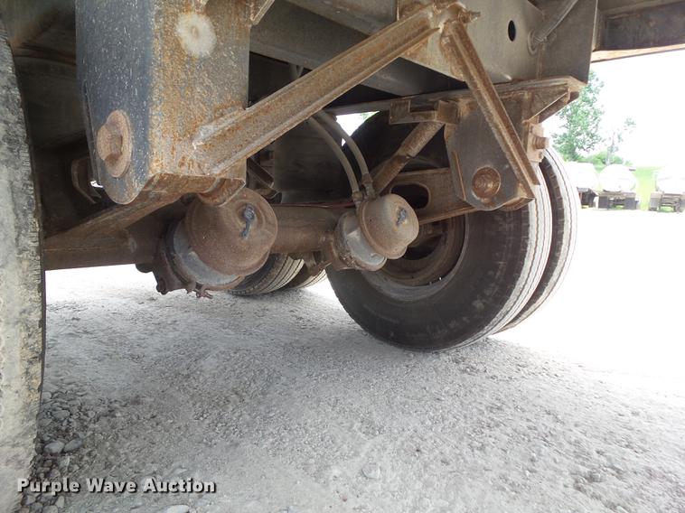 image for item DZ9347 2015 Wilson DWH 550B double hopper grain trailer