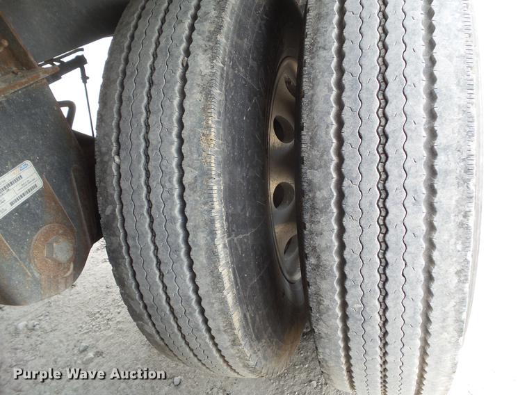 image for item DZ9347 2015 Wilson DWH 550B double hopper grain trailer