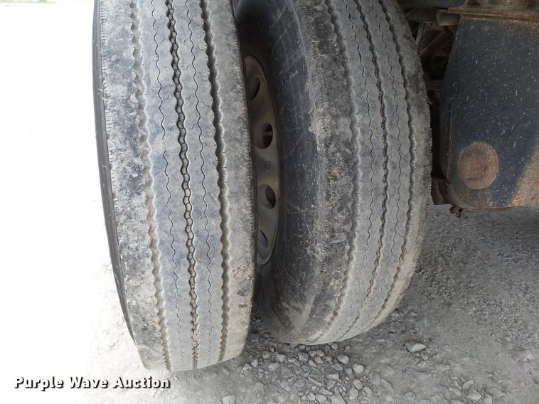 image for item DZ9347 2015 Wilson DWH 550B double hopper grain trailer