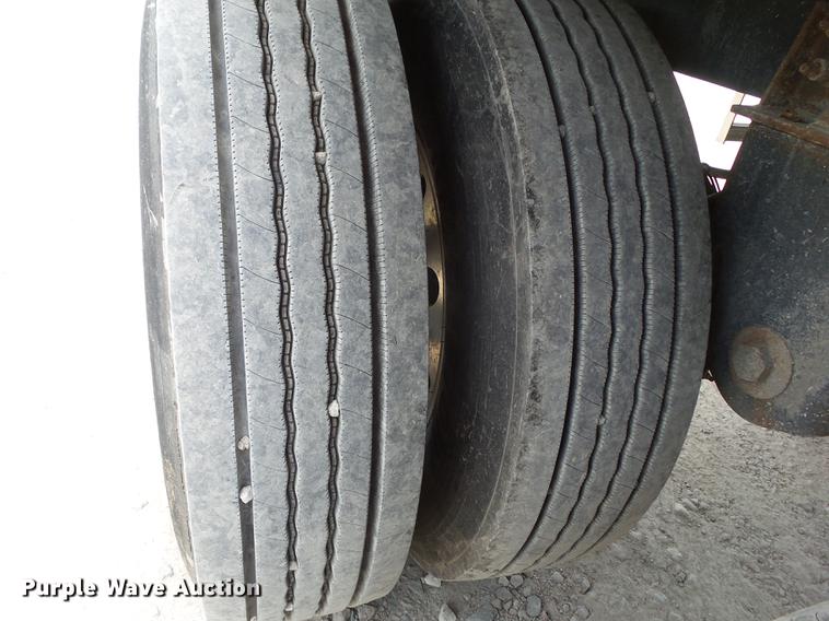 image for item DZ9347 2015 Wilson DWH 550B double hopper grain trailer