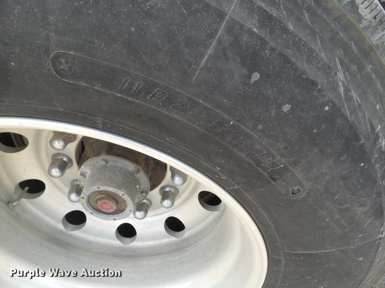 image for item DZ9347 2015 Wilson DWH 550B double hopper grain trailer