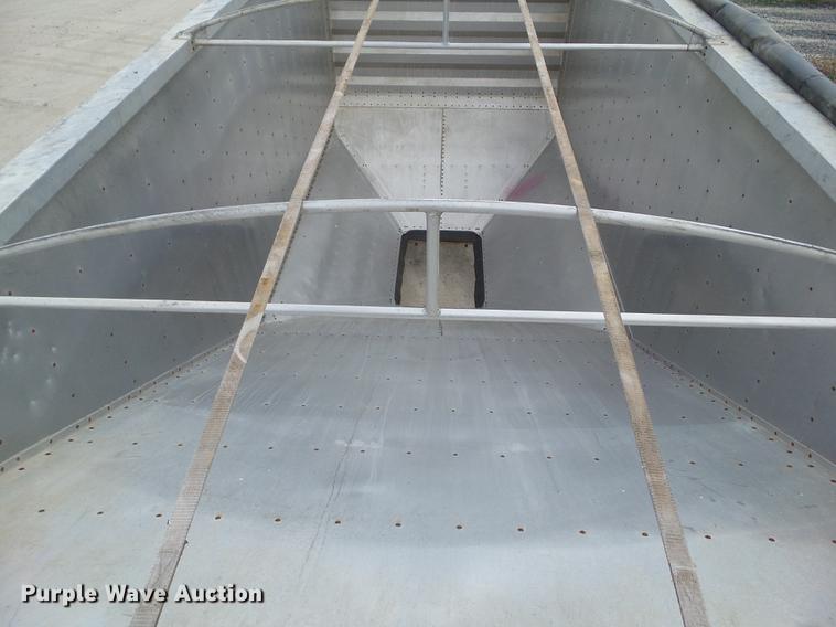 image for item DZ9347 2015 Wilson DWH 550B double hopper grain trailer