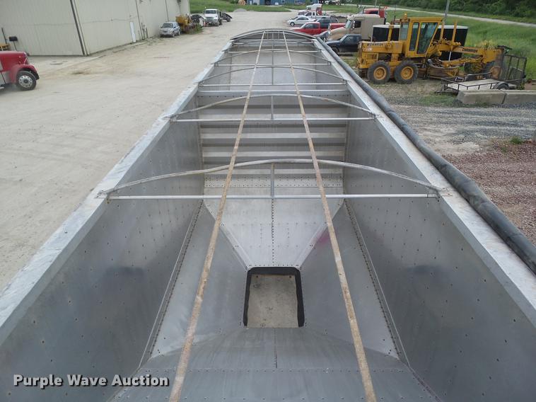 image for item DZ9347 2015 Wilson DWH 550B double hopper grain trailer