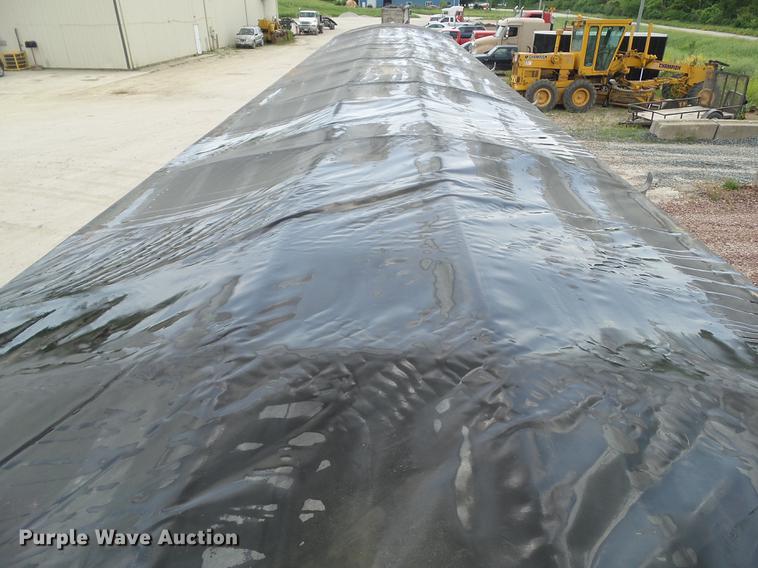 image for item DZ9347 2015 Wilson DWH 550B double hopper grain trailer