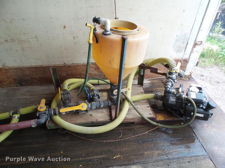 image for item DZ9369 1997 Dorsey enclosed tender trailer