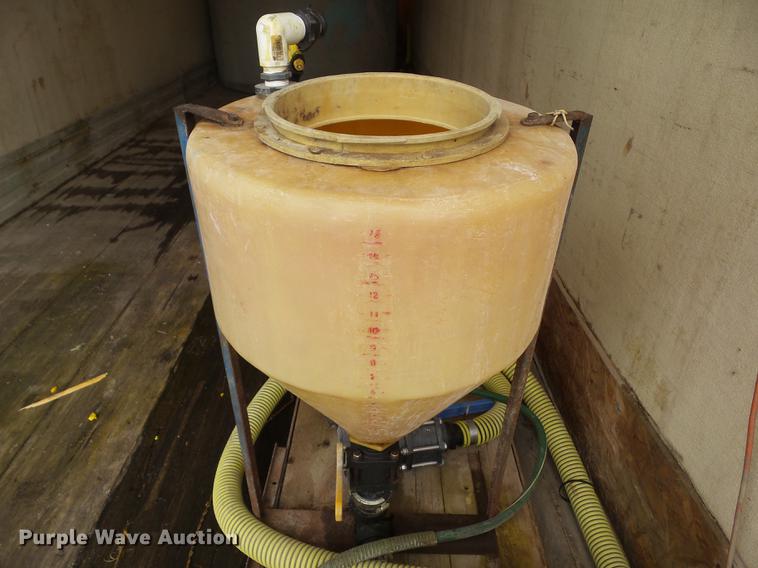 image for item DZ9369 1997 Dorsey enclosed tender trailer