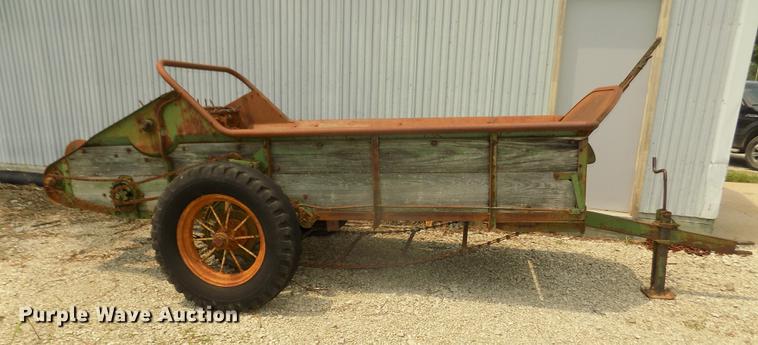 image for item DZ9518 John Deere L Series 51 manure spreader