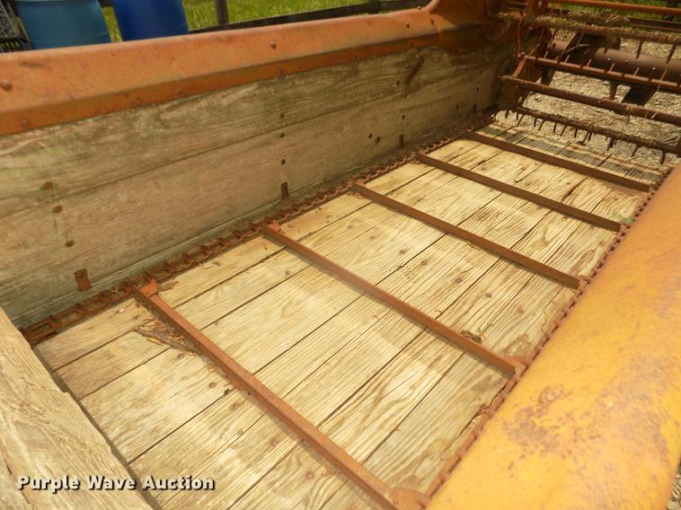 image for item DZ9518 John Deere L Series 51 manure spreader