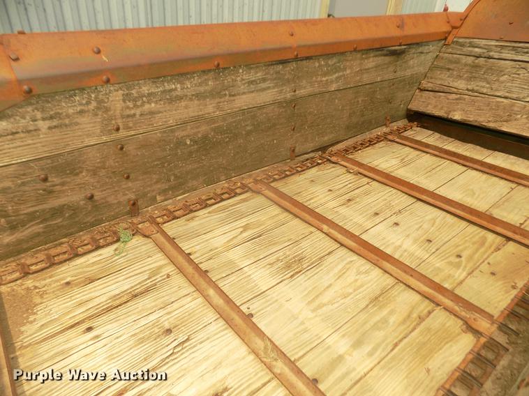 image for item DZ9518 John Deere L Series 51 manure spreader