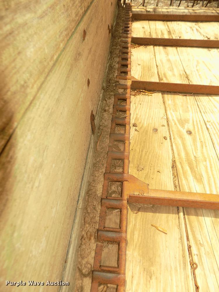 image for item DZ9518 John Deere L Series 51 manure spreader