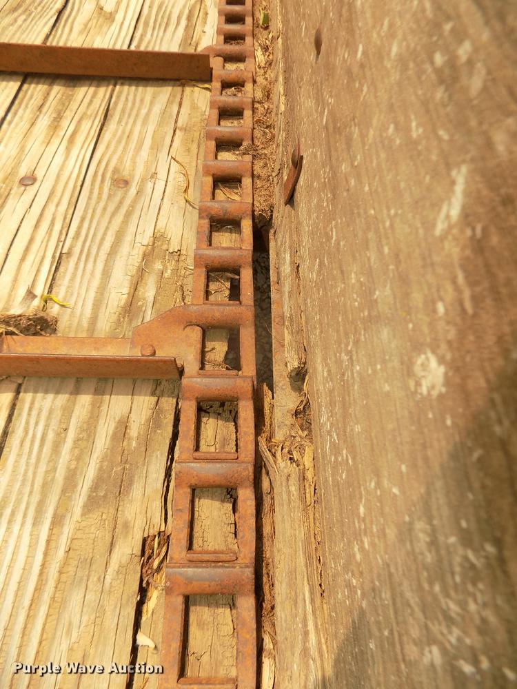 image for item DZ9518 John Deere L Series 51 manure spreader