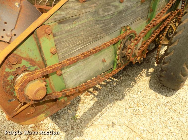 image for item DZ9518 John Deere L Series 51 manure spreader