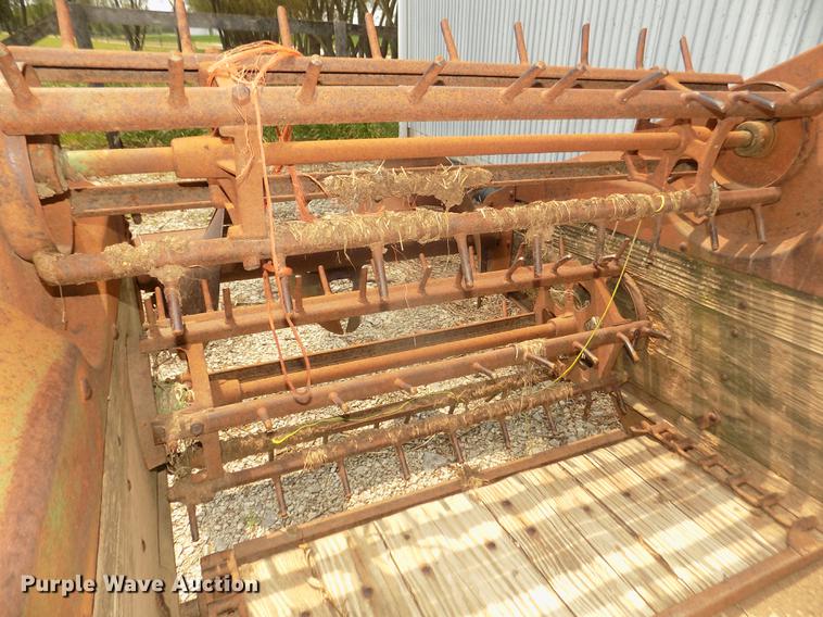 image for item DZ9518 John Deere L Series 51 manure spreader