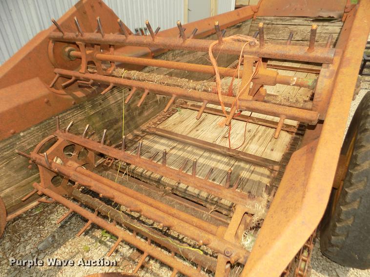 image for item DZ9518 John Deere L Series 51 manure spreader