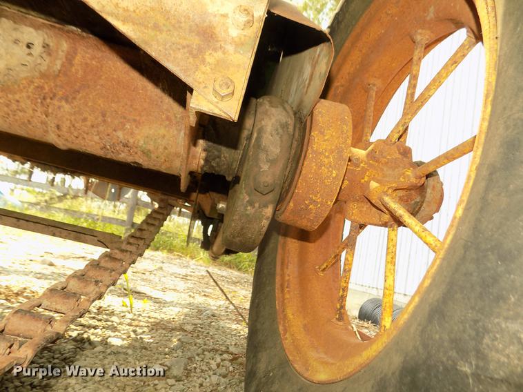 image for item DZ9518 John Deere L Series 51 manure spreader